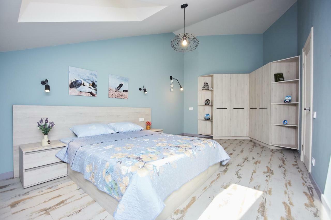 Luxury Apartment In The Heart Odesa Exterior photo